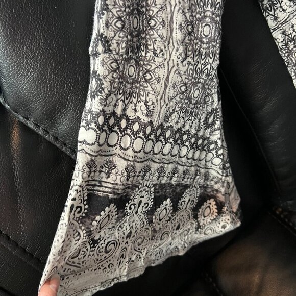 Rose + Olive Womens Floral Geometric Black & White Shirt Blouse - Picture 2 of 4